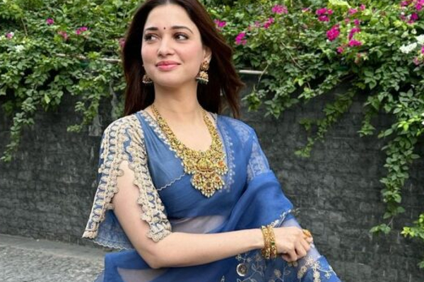 நடிகை தமன்னாவின் தாய், தந்தையை பார்த்துள்ளீர்களா, அழகிய குடும்ப புகைப்படம் | Tamannah With Her Father And Mother