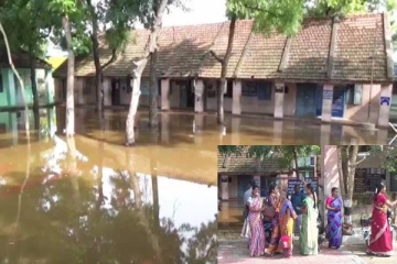 அரசு பள்ளியில் சூழ்ந்த மழை வெள்ளம் - உள்ளே செல்ல முடியாமல் தவித்த ஆசிரியர்கள்