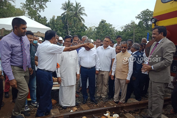 இந்திய அரசின் நிதி உதவியில் வடக்கு தொடருந்துப் பாதையை நவீன மயப்படுத்தும் நடவடிக்கை ஆரம்பம் (Photos) | Srilanka Crisis Political Situation Rajapaksa Rail
