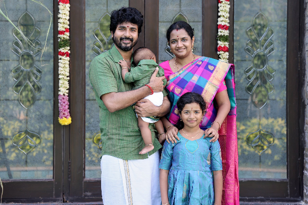 நடிகர் சிவகார்த்திகேயனின் மகளா இது..! நன்றாக வளர்ந்து விட்டாரே | Sivakarthikeyan Daughter Latest Pic