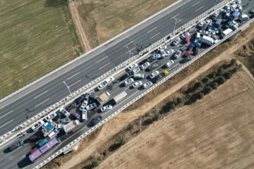 වාහන 200 ක් එකිනෙක ගැටීමෙන් සිදුවුණු බිහිසුණු අනතුර - (VIDEO)