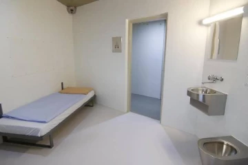 சுவிஸ் சிறையில் தற்கொலைக்கு முயன்ற இலங்கை இளம்பெண்