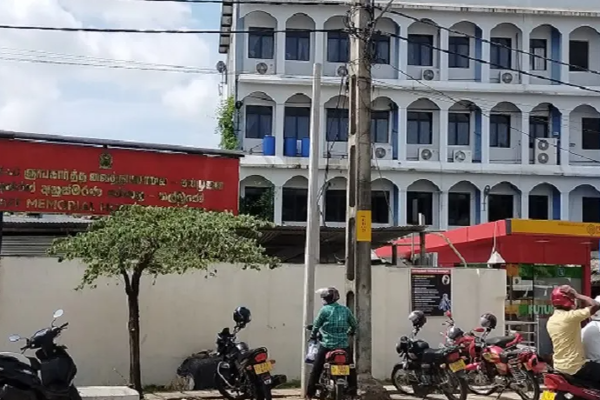 பிரபல பாடசாலையில் மாணவன் துஸ்பிரயோகம் ; ஆசிரியர் தலைமறைவு! | Student Abuse Teacher Absconding