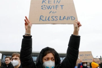 SWIFT அமைப்பிலிருந்து நீக்கப்பட்டால் ரஷ்யா எவ்வாறு பாதிக்கப்படும்?