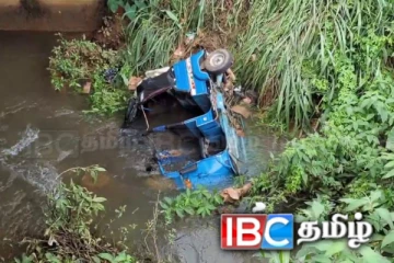 முச்சக்கவண்டி வீதியை விட்டு விலகி விபத்து