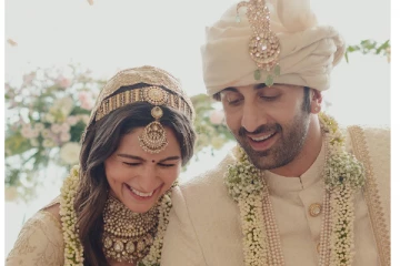 திருமணம் செய்துகொண்ட  அலீயா பட் - ரன்பீர் கபூர், குவியும் வாழ்த்துக்கள்..