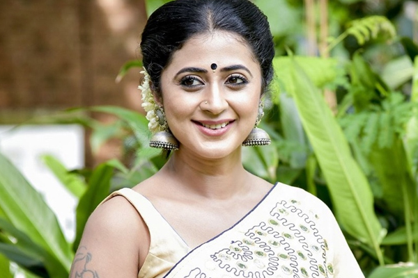 நடிகை கனிகா எதிர்நீச்சல் சீரியலில் வாங்கிய சம்பளம் எவ்வளவு? | Ethirneechal Actress Kaniha Salary Details