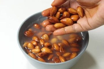 பாதாமை ஊறவைக்காமல் சாப்பிட்டால் இந்த பிரச்சனைகள் வரும்! ஜாக்கிரதை