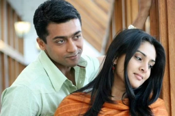 வயது குறைவான ஆண் நண்பருடன் நெருக்கம் காட்டும் சூர்யா பட நடிகை.. காதலா?