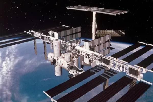 தீவிர உடல்நலக்குறைவு! நாசாவிலிருந்து பூமியில் தரையிறங்கிய விண்வெளி வீரர்கள் | Astronauts Landed On Earth From Nasa