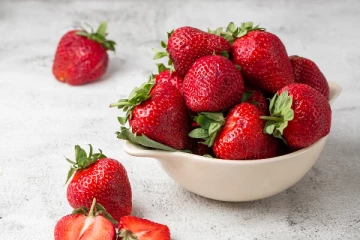 ஸ்ட்ராபெர்ரி சாப்பிட்ட 8 வயது சிறுவன் உயிரிழப்பு; அதிர்ச்சியை ஏற்படுத்திய தகவல்