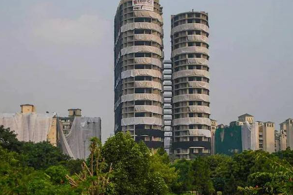 9 நொடிகளில் தரைமட்டமான இரட்டை கோபுரங்கள்! | Twin Towers Collapsed In 9 Seconds Uttar Pradesh