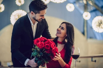 காதலர் தினத்தில் எந்த நிற உடை அணிந்தால் என்ன அர்த்தம் தெரியுமா?