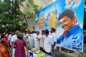 தமிழ்நாடு முழுவதும் ஏழை மக்களுக்கு உணவு: விஜய் மக்கள் இயக்கம்