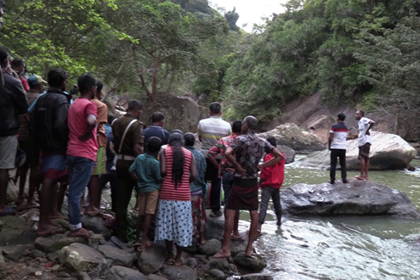 நீரில் மூழ்கிய பெண்ணைக் காப்பாற்ற முயன்ற இளைஞர்களுக்கு ஏற்பட்ட விபரீதம்! - ஐபிசி தமிழ்