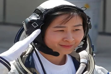 விண்வெளியில் நடந்த முதல் சீன வீராங்கனை