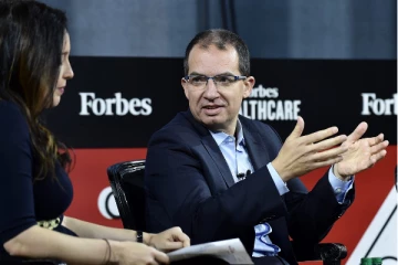 கொரோனா பெருந்தொற்று இன்னும் "ஓராண்டில் நிறைவுக்கு வரலாம்"- மாடர்னா தலைமை நிர்வாக அதிகாரி பரபரப்பு தகவல்