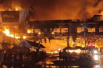 கேளிக்கை விடுதி தீப்பிடித்து 6 பேர் பரிதாப பலி!