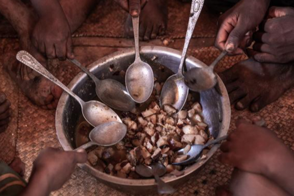 வாட்டிய வறுமையால் 8 பிள்ளைகளின் தந்தை விபரீத முடிவு | Laborer Gave Birth To 8 Children Commits Suicide வாட்டிய வறுமையால் 8 பிள்ளைகளின் தந்தை விபரீத முடிவு | Laborer Gave Birth To 8 Children Commits Suicide