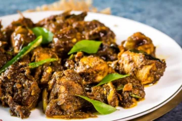 நாவூறும் சுவையில் காரசாரமான சிக்கன் மிளகு வறுவல்: எப்படி செய்வது?