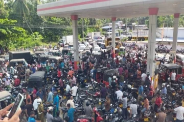 எரிபொருள் நிலையத்தில் இராணுவ அதிகாரி மீது கத்தி குத்து