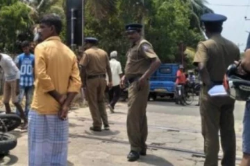 வீதியில் கொண்டிருந்த போதே திடீரென தீப்பற்றியெறிந்த முச்சக்கரவண்டி