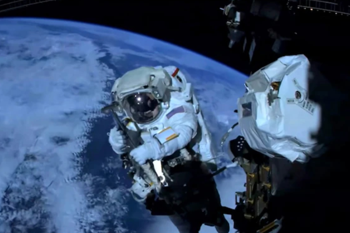 7 மணி நேரத்திற்கும் மேலாக விண்வெளியில் நடைபயணம் | Spacewalk For Over 7 Hours 7 மணி நேரத்திற்கும் மேலாக விண்வெளியில் நடைபயணம் | Spacewalk For Over 7 Hours