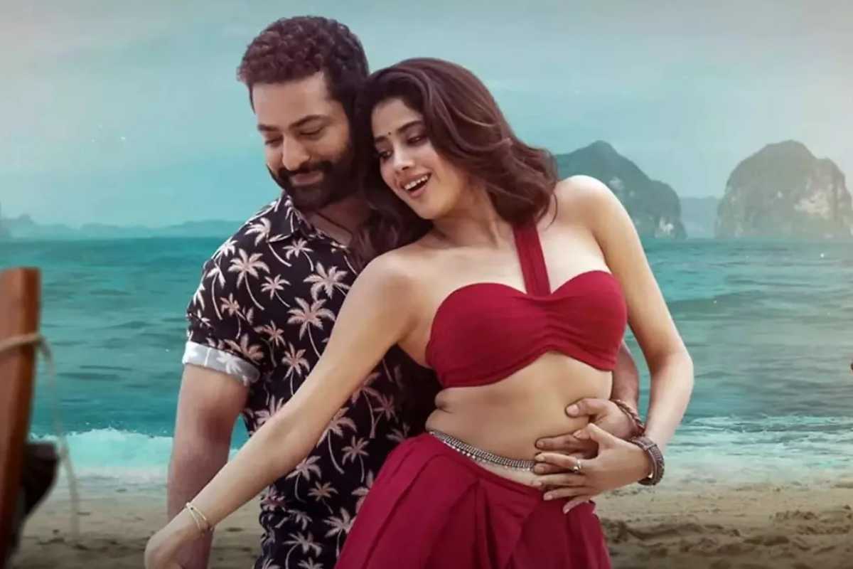 ஜான்வி கபூரை நீங்களே ஆபாசமா காட்டிவிட்டுட்டு!! ஜூனியர் NTR-ஐ வெளுக்கும் நெட்டிசன்கள்.. | Jr Ntr Bashes Who Made Janhvi Kapoor Obscene A