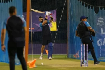 ”எங்கேயும் நான் ராஜா” - கோலியின் ஆட்டத்தை வாயை பிளந்தபடி பார்க்கும் பிரபல கிரிக்கெட் வீரர்கள்