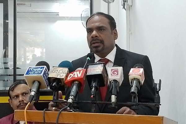 இலங்கையில் கடும் நெருக்கடி;  வங்கிகளில் உள்ள மக்களின் பணத்தை அரசாங்கம் கையகப்படுத்துமா! | Government Take Over Money People In The Banks