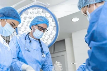 ஆத்திரத்தில் மாணவன் தாக்கியதில் சக மாணவன் ஆபத்தான நிலையில் வைத்தியசாலையில்!