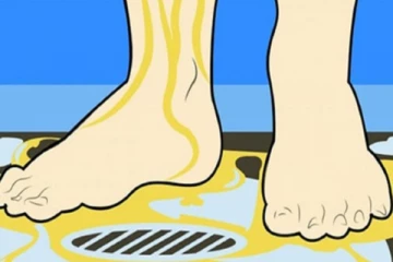 குளிக்கும் போது சிறுநீர் கழிக்கும் பழக்கம் உள்ளதா? ஆரோக்கியத்திற்கு ஆபத்து ஏற்படுமா?