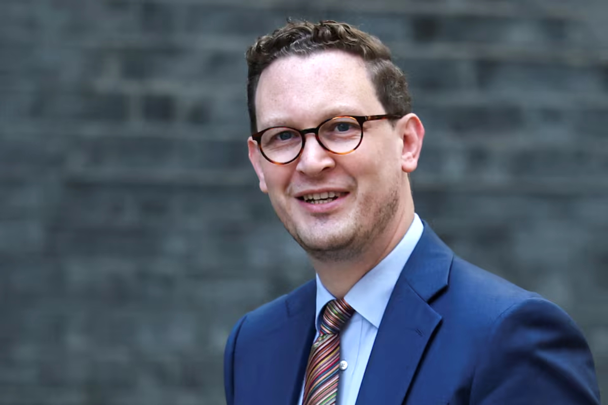 Jones-Backs-Burnham-Exits-PM-Race