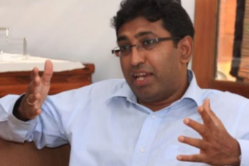 இந்த அரசாங்கத்தை விளக்குமாறால் அடித்து விரட்டும் நாள் தொலைவில் இல்லை : ஹர்ஷ டி சில்வா