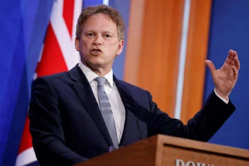 பிரித்தானியா போக்குவரத்து செயலாளருக்கு கொரோனா