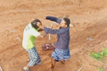 சிறுமியிடம் தவறாக நடக்க முயன்ற நபரை அடித்துக்கொன்ற உறவினர்கள் - தென்காசி அருகே அதிர்ச்சி சம்பவம்