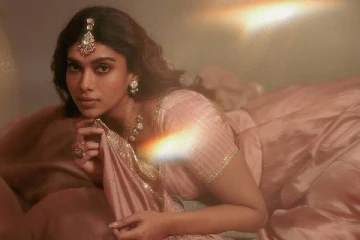 மினுமினுக்கும் உடையில் நடிகை துஷாரா விஜயன்.. லேட்டஸ்ட் போட்டோஷூட் ஸ்டில்கள்