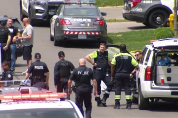 கனடாவில் பொலிசார் மீது துப்பாக்கிச் சூடு