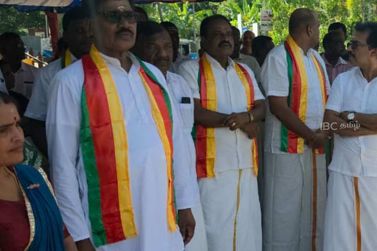 வடக்கு - கிழக்கில் முன்னெடுக்கப்பட்ட தந்தை செல்வாவின் 128வது ஜனன தின நிகழ்வு | Floral Tributes To Father Selva S Statue வடக்கு - கிழக்கில் முன்னெடுக்கப்பட்ட தந்தை செல்வாவின் 128வது ஜனன தின நிகழ்வு | Floral Tributes To Father Selva S Statue