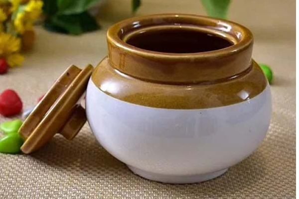 சமைக்கும் போது உப்பை கையில் எடுத்து போட்டால் பணம் கொட்டுமாம்! எந்த பாத்திரத்தில் வைக்க வேண்டும்? | Blessings Shukra Kubera Salt Pariharam