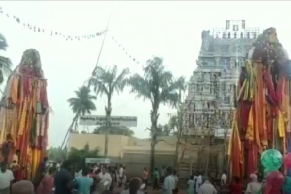 கோயில் தேர் திருவிழாவில் தகராறு :  போலீஸ் தடியடியால் பரபரப்பு - தமிழ்நாடு
