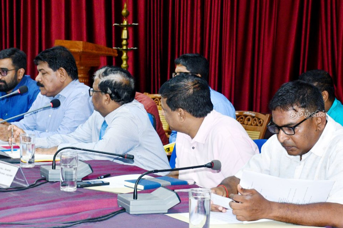 தீவுப்பகுதிகளின் பிரச்சினைகளுக்கு உடனடி தீர்வு வழங்க நடவடிக்கை எடுக்குமாறு அதிகாரிகளுக்கு பணிப்புரை | Immediate Solution Problems Of Island Regions தீவுப்பகுதிகளின் பிரச்சினைகளுக்கு உடனடி தீர்வு வழங்க நடவடிக்கை எடுக்குமாறு அதிகாரிகளுக்கு பணிப்புரை | Immediate Solution Problems Of Island Regions