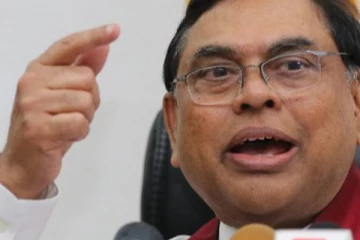 බැසිල් රාජපක්ෂ යයි..