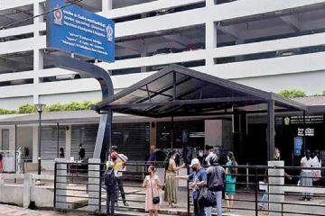 சிறிலங்காவில் ஏற்பட்டுள்ள நெருக்கடி -வெளிநாடு பறக்கத் தயாராகும் மக்கள்