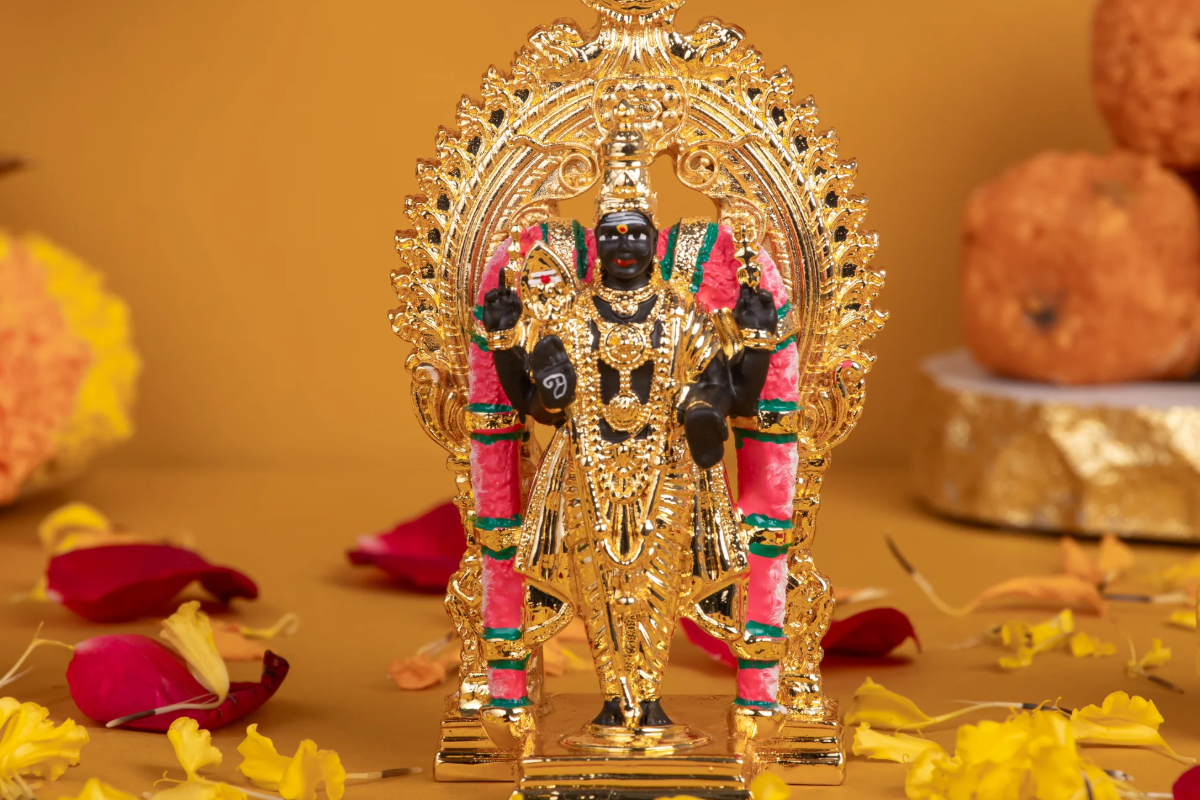 ஆன்மீகம்: வீடுகளில் பூஜை செய்யும் பொழுது இந்த தவறை செய்து விடாதீர்கள் | Mistakes Should Not Do While Doing Pooja At Home