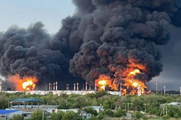 நெருப்பு கோளமான ரஷ்ய எண்ணெய் சுத்திகரிப்பு நிலையங்கள்... போர் அபாயத்தில் ஐரோப்பா | Russian Refineries In Flames நெருப்பு கோளமான ரஷ்ய எண்ணெய் சுத்திகரிப்பு நிலையங்கள்... போர் அபாயத்தில் ஐரோப்பா | Russian Refineries In Flames