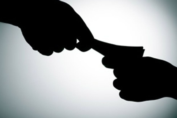 200 ரூபாய் கையூட்டல் பெற்ற நபர் கைது | Man Arrested For Accepting A Bribe Of Rs 200