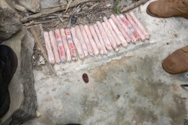 யாழில் சட்டவிரோத மீன்பிடி - சிக்கியுள்ள முக்கிய ஆதாரங்கள் | Illegal Fishing In Jaffna Gelatin Sticks Recovered