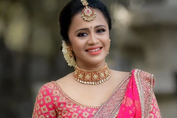 ஹோம்லியாக இருந்த VJ அஞ்சனாவா இப்படி? படுகிளாமராக வெளிநாட்டில் சுற்றிய வீடியோ