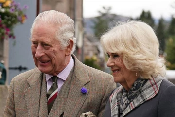 உங்களுக்கு எத்தனை வயதாகிறது என்று கேட்ட சிறுமிக்கு மன்னர் சார்லஸ் குறும்பாக அளித்த பதில்...